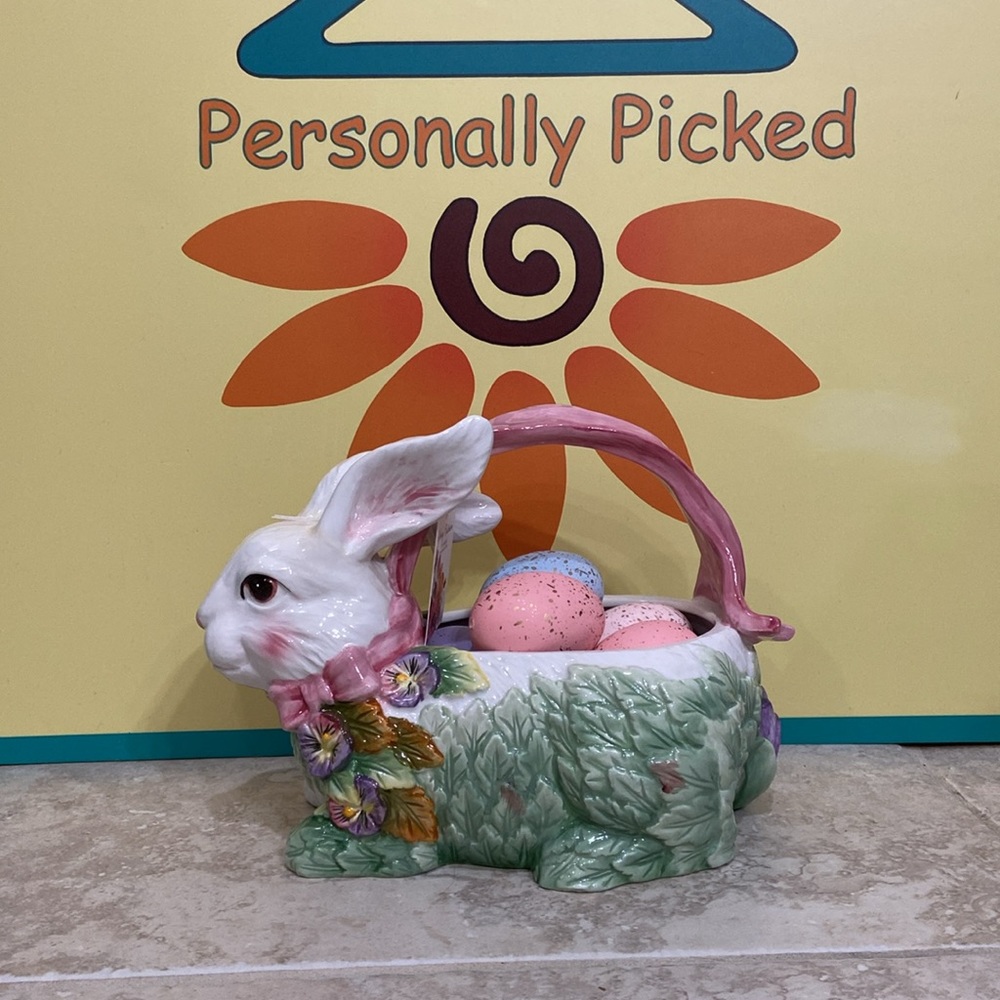 Corner Ruby Bunny Basket